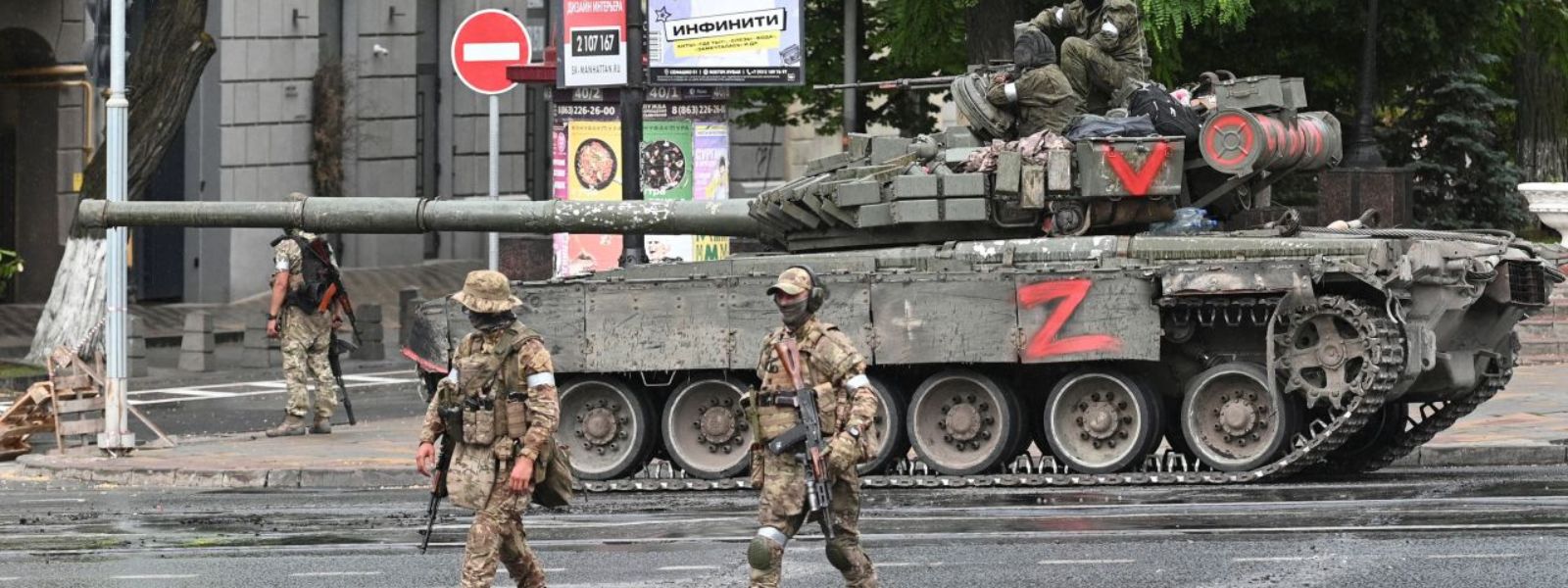 Russian helicopter gunships engage Wagner Group armoured vehicles and ...